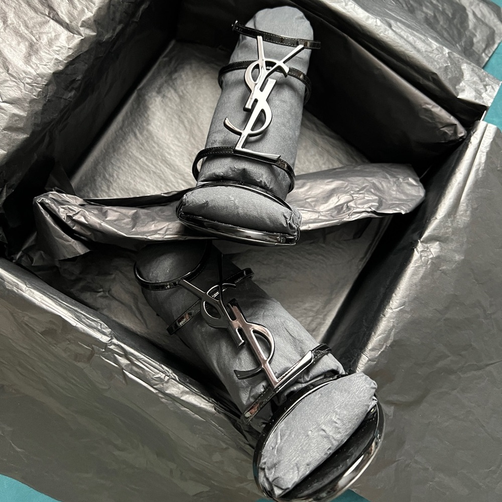 YSL - Saint Laurent - CASSANDRA SANDALS IN PATENT LEATHER BLACK - NIB - size 38+